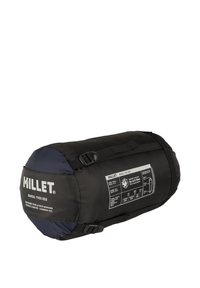 Sac de couchage en millet noir Baikal 1100 REG étroitement roulé dans un sac de compression avec une étiquette détaillant l'isolation et les températures recommandées.