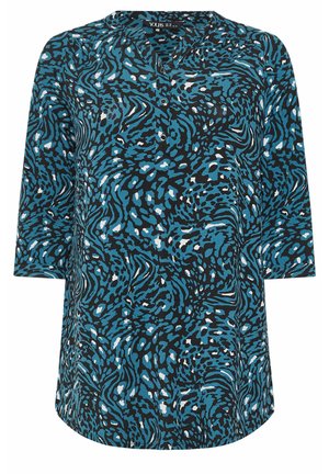 Schwarzes Oberteil mit blauem und weißem abstraktem Tiermuster. Verfügt über einen Henley-Ausschnitt, drei Viertelärmel und einen leicht abgerundeten Saum.