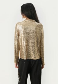 Part Two MABELLE - Paitapusero - gold