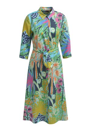 Colorful shirt dress featuring a floral and leaf pattern, made of light fabric, with a collar, three-quarter sleeves, and a tie belt.