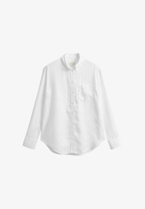 Wit overhemd met lange mouwen, knoopsluiting, kraag en borstzak, weergegeven op een effen witte achtergrond.