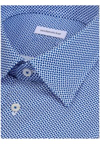 Niebiesko-biała koszula w wzory z ostrym kołnierzykiem, z małymi guzikami i metką „seidensticker” wszytą w kołnierzyk.