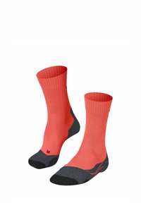 Skarpety koralowe i szare o prążkowanym wzorze. Górna część w jednolitym kolorze koralowym, a palce i pięty w ciemnoszarym kolorze, wzmocnione dla trwałości.