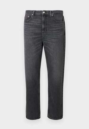 Temno sivi jeans iz denima s pravimi hlačnicami, ki imajo pet žepov, kovinski gumb za zapiranje in subtilno bledenje na tkanini.