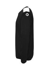 Chemise noire à manches longues avec un empiècement blanc sur l'épaule et un logo circulaire sur le haut du bras, fabriquée en tissu lisse et extensible.