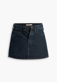 Mini-jupe en denim bleu foncé avec passants de ceinture, fermeture par bouton et fermeture éclair, poches avant, et un ourlet légèrement évasé.
