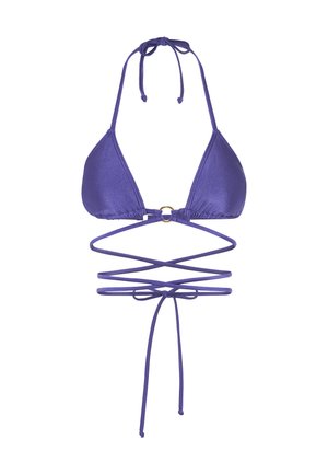 Vijolična bikini zgornji del s trikotno zasnovo, ki ima nastavljive vezi okoli vratu in hrbta ter zlate okrogle dodatke.