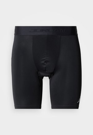 Čierne atletické šortky z hladkej tkaniny, s priliehavým strihom, logom na páse a malým emblémom pri ľavej nohe.