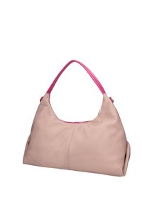 Borsa a tracolla in pelle rosa chiaro con una superficie liscia, caratterizzata da una silhouette curva e manici di un rosa brillante a contrasto. Nessun hardware visibile.