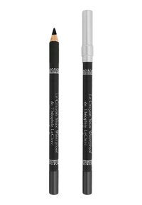 Eyeliner waterproof nero con corpo in legno e cappuccio argentato. Testo dell'etichetta bianco su sfondo nero, con punta affilata.