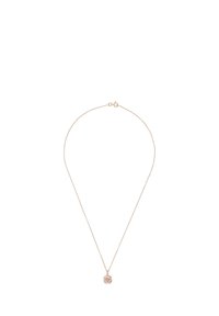 Collana in oro rosa con catena che presenta un pendente rotondo con texture e dettagli intricati. Design semplice con chiusura a moschettone sicura.