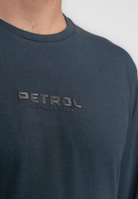 Petrol Industries - Bluzka z długim rękawem