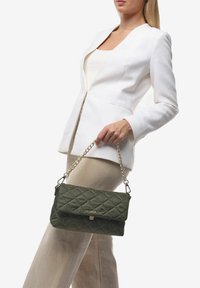 Miriade ALIVE - Pochette - militare