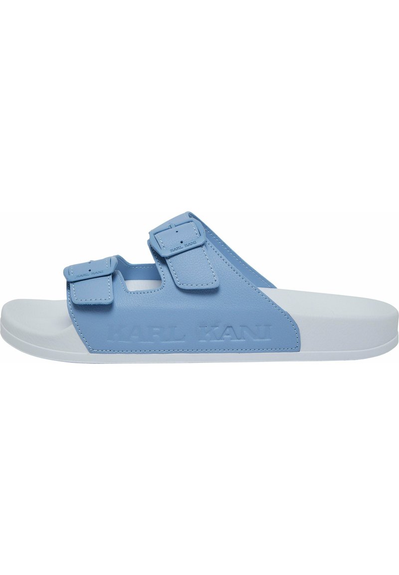 Sandale de glisse bleu clair avec deux sangles réglables, en matériau synthétique, dotée d'une semelle blanche et de marquages en relief sur le côté.