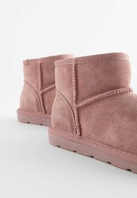 Next WATER REPELLENT PULL ON STANDARD - Botas para la nieve - dark rose pink suede
