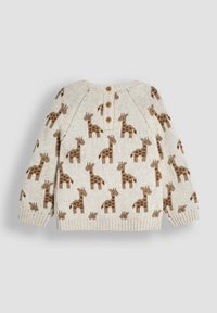 Beige gestrickter Pullover mit einem wiederholten Giraffenmuster in Brauntönen, rundem Ausschnitt und drei Knöpfen auf der Rückseite.