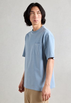 SEASONAL CORE LOOSE FIT 3 CROSSES POCKET - Basic T-shirt - faded denim