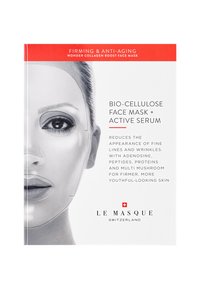 Confezione di maschere viso in bio-cellulosa con un modello che indossa la maschera. Presenta un testo audace, colori rosso e bianco, e dettagli sui benefici anti-invecchiamento.