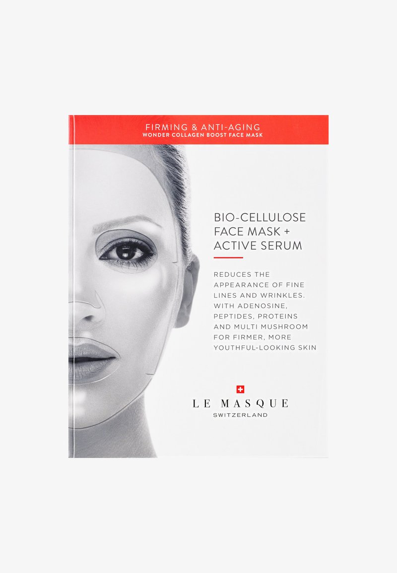 Confezione di maschere viso in bio-cellulosa con un modello che indossa la maschera. Presenta un testo audace, colori rosso e bianco, e dettagli sui benefici anti-invecchiamento.