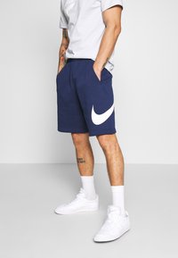 Nike Sportswear SPORTSWEAR CLUB - Treniņtērpa apakšdaļas - midnight navy/white