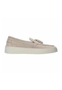Lichtbeige instap schoenen met een zachte suède bovenkant, een vlakke witte zool en subtiele gestikte details. Heeft een decoratieve strikaccent.