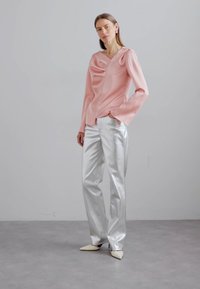 Stine Goya ASYMMETRICAL LONG SLEEVE - Blouse - rose tan