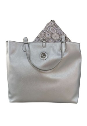 Borsa tote argentata con due manici e un panno a motivo parzialmente all'interno, con loghi circolari e disegni geometrici.