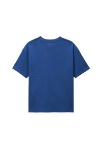 T-shirt bleu à manches courtes en coton, avec un col rond et une texture lisse. Sans motifs ni accents visibles.