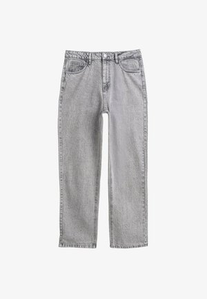 Proste jasnoszare dżinsy z przodu z kieszeniami, szlufkami na pasek i zapięciem na guzik, ułożone płasko na białym tle.