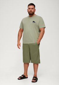 s.Oliver MIT FRONT - T-shirt z nadrukiem