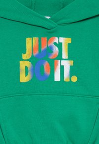 Nike Sportswear REVEAL SET UNISEX - Verryttelypuku - stadium green