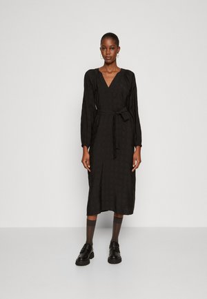 Selected SLFPERCY V NECK MIDI DRESS - Φόρεμα ημέρας - black
