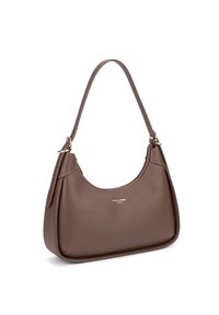 Borsa a spalla in pelle marrone con una silhouette curva, accessori in ottone e chiusura con zip. Superficie texture e tracolla corta e regolabile.