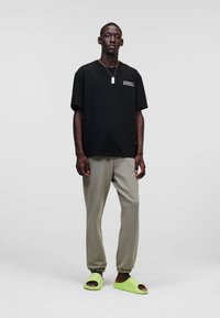 KARL LAGERFELD OVERSIZED IKON FASHION - Triko s potiskem - black