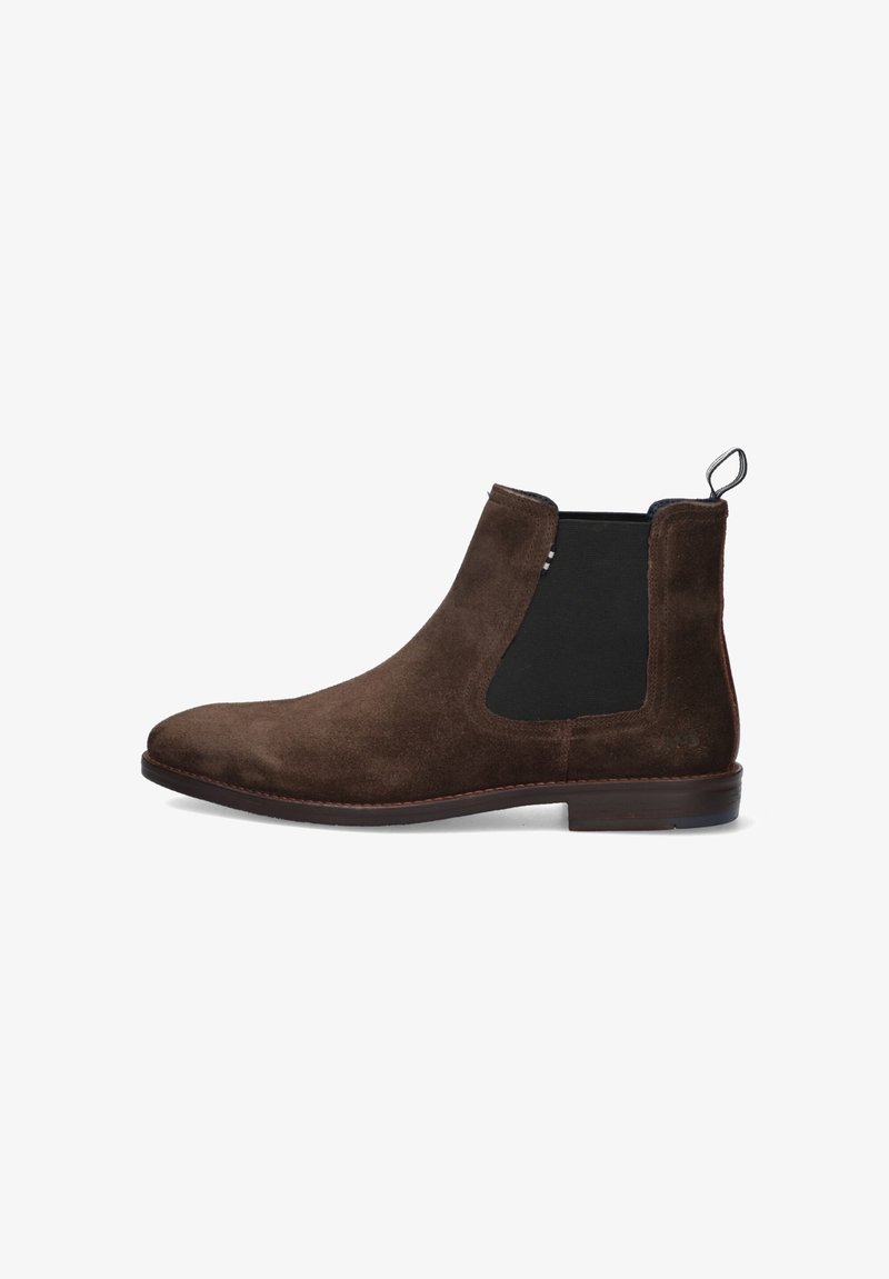 Bruine suède Chelsea-boot met zwarte elastische zijpanelen en een trekhaak, voorzien van een ronde neus en een lage, duurzame hak.