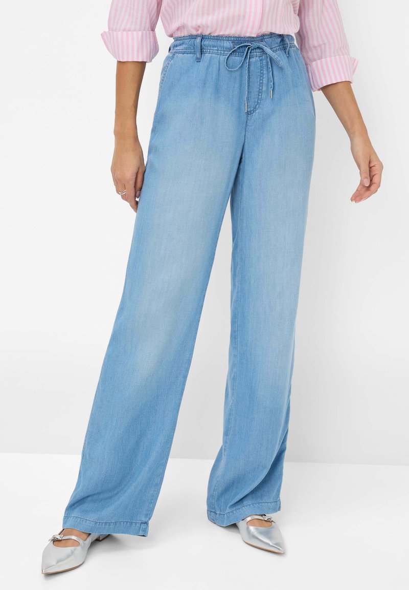 Helle blaue Denim-Hose mit weitem Bein, elastischem Bund und Kordelzug. Glatte Textur, mehrteiliger Schnitt und lockere Passform.
