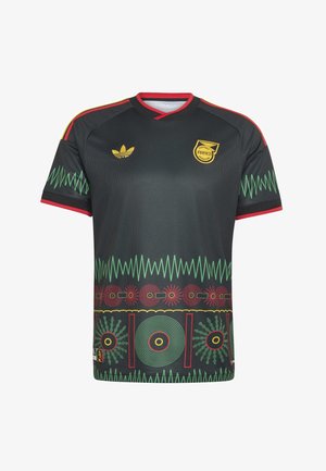 Schwarzes Fußballtrikot mit roten, gelben und grünen geometrischen Mustern, Abzeichen des Jamaica Football Federation und gelbem Adidas-Logo auf der Brust.