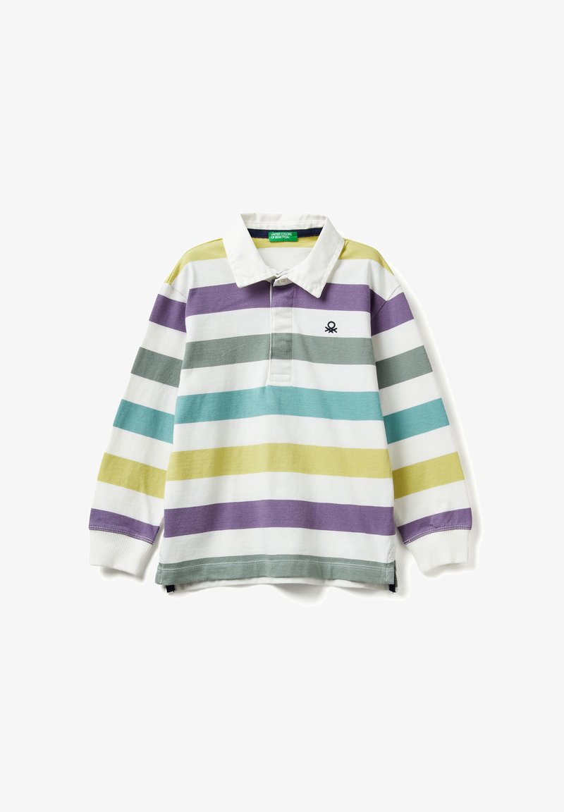 Polo de manga larga con rayas horizontales en púrpura, verde, amarillo y azul, con cuello blanco y pequeño logo negro en el pecho.