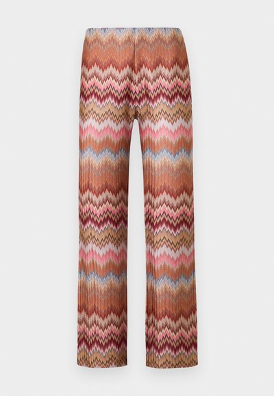 Pantalon à jambes larges avec un motif en zigzag multicolore dans des tons de marron, rose et bleu. Confectionné en tissu léger et texturé.