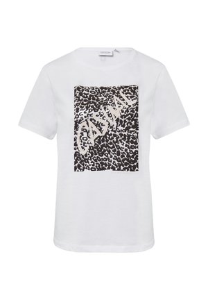 Weißes Baumwoll-T-Shirt mit einem schwarz-weißen Leopardenmuster und dem Wort "CASUAL" sowie darunter stehenden Text, runder Halsauschnitt, Kurzarm.