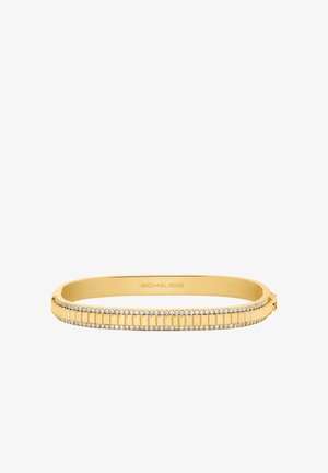 Goudkleurige armband met een geometrisch ontwerp, geaccentueerd met heldere kristallen langs de rand en een glad gepolijste oppervlakte.