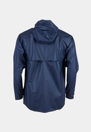 Marineblaue wasserdichte Jacke mit Kapuze, langen Ärmeln und einem Reißverschluss-Rückenlüftungsschlitz zur Belüftung. Glatte, glänzende Textur.