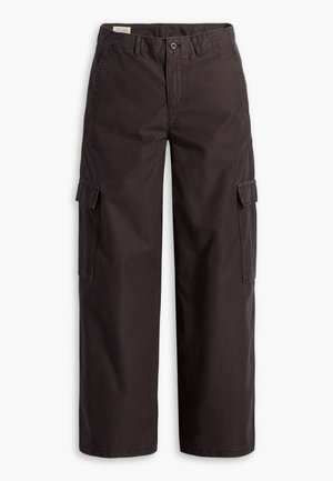 Donkerbruine rechte cargobroek met zijflapzakken, knoopsluiting, riemlussen en ritssluiting aan de voorkant.