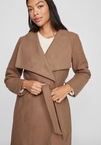 VILA Trench - brown lentil