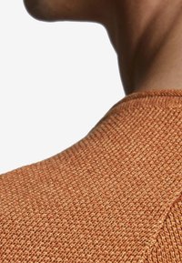 Jack & Jones JJEHILL CREW NECK  - Neule - umber