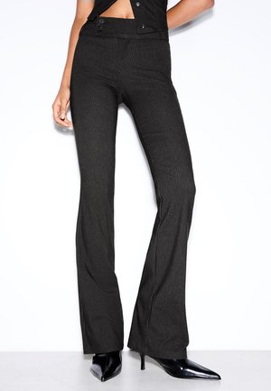 Bershka, FLARED BENGALINE - TROUSERS - Pantalon classique - grey