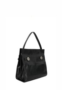 Borsa a tracolla in pelle nera con una forma strutturata, caratterizzata da due dettagli hardware esagonali in tonalità argento e un singolo manico superiore.