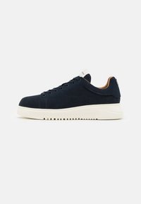Selezionato, black