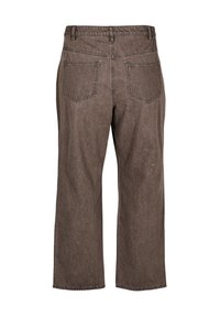 Pantalons en denim marron à jambes larges avec une taille haute, présentant deux poches arrières et des détails de couture visibles. Le tissu a une finition texturée.