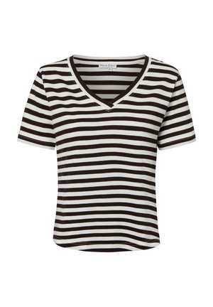 Czarna i biała koszulka z krótkim rękawem, poziomymi paskami i dekoltem w kształcie litery V z małym wszytym detalem poniżej dekoltu.